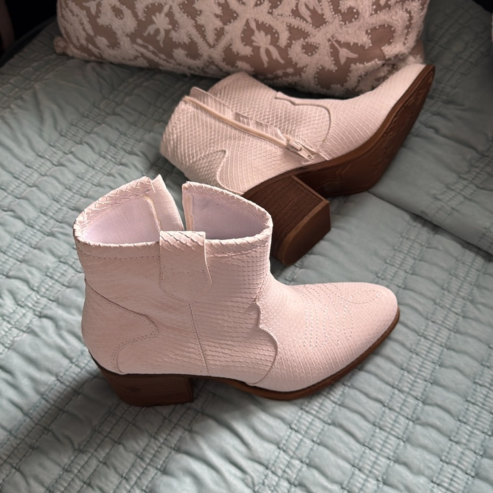 VICI Unite White bootie - Picture 9 of 10